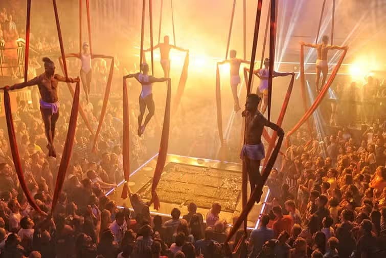 Fiesta en la discoteca Coco Bongo - photo 4